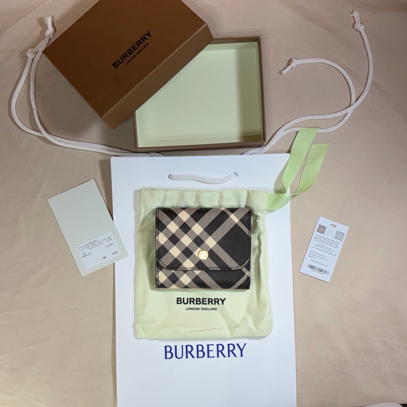 🎁全新盒裝 Burberry 巴寶莉 戰馬金釦 格紋翻蓋卡夾 零錢包（原價14900）-1