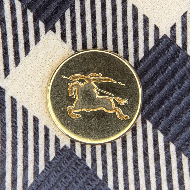 🎁全新盒裝 Burberry 巴寶莉 戰馬金釦 格紋翻蓋卡夾 零錢包（原價14900）-4