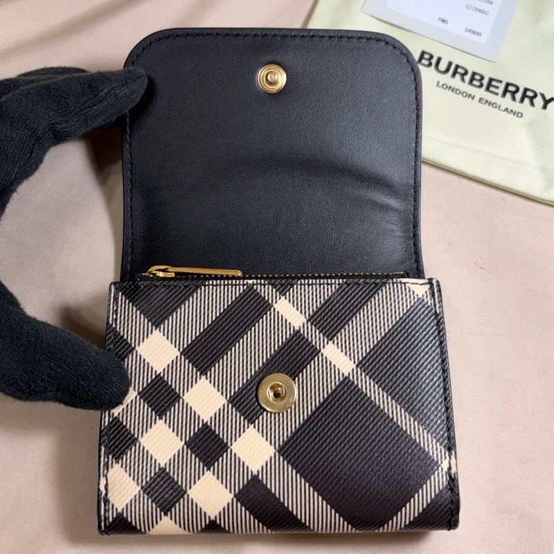 🎁全新盒裝 Burberry 巴寶莉 戰馬金釦 格紋翻蓋卡夾 零錢包（原價14900）-7