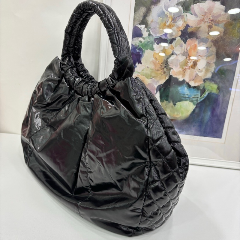 Chanel香奈兒褶皺tote雲朵托特包 16開 黑色 銀扣 99新 非常輕的一款包。實用與顏值並存 尺寸37*30*10-2