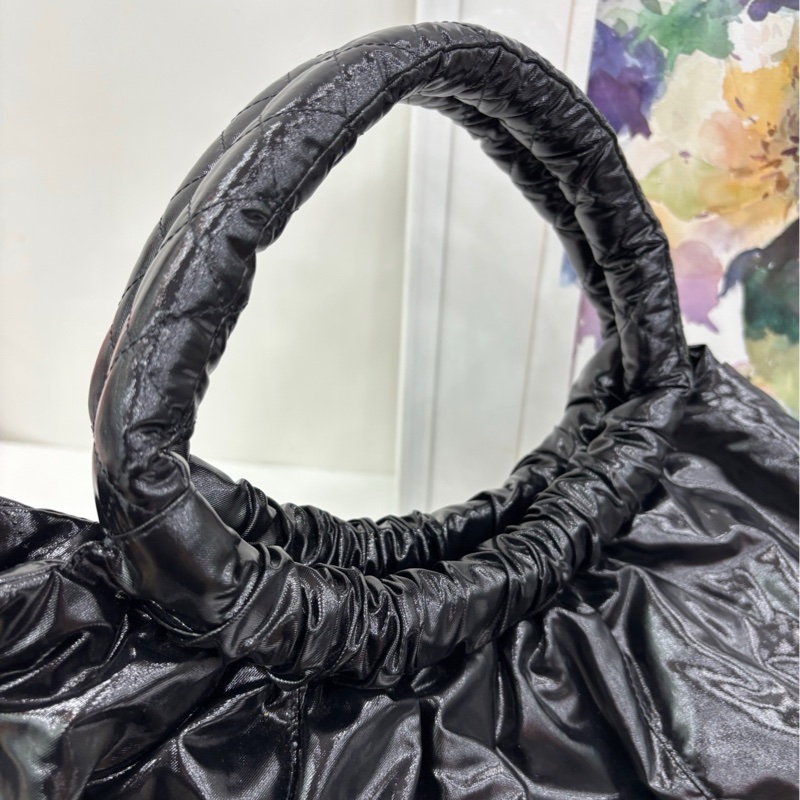 Chanel香奈兒褶皺tote雲朵托特包 16開 黑色 銀扣 99新 非常輕的一款包。實用與顏值並存 尺寸37*30*10-6