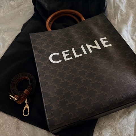 全新Celine Triomphe Canvas琴譜包