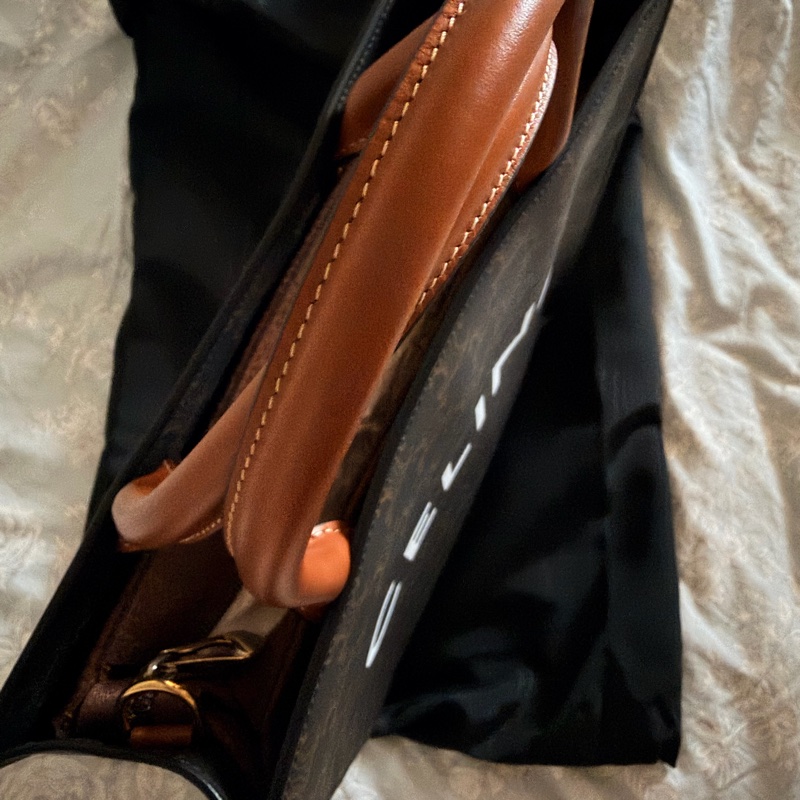 全新Celine Triomphe Canvas琴譜包-24