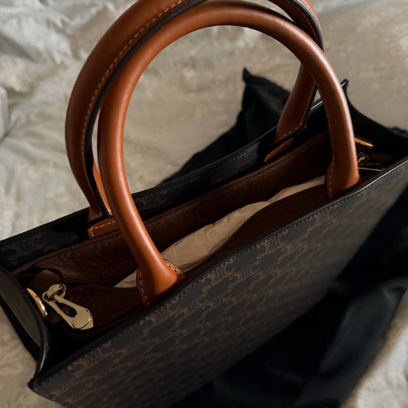 全新Celine Triomphe Canvas琴譜包-29