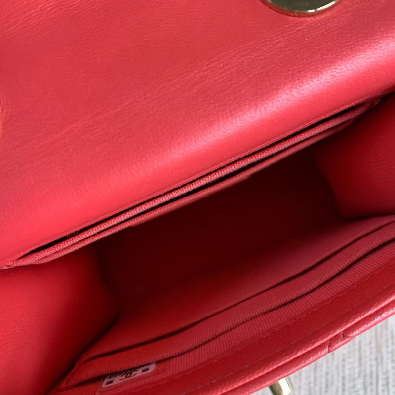 Chanel Trendy CC mini鏈條包  玫紅色金扣 羊皮 11*10*4 99新配健塵袋購證-5
