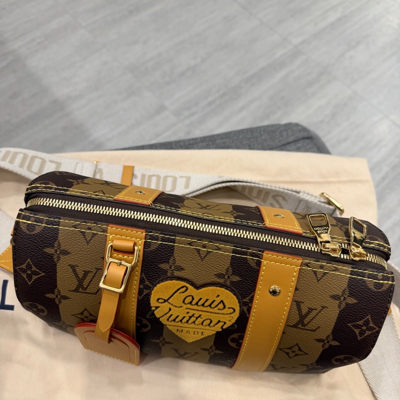 LV x Nigo 聯名 限量 City Keepall 斜背包-4
