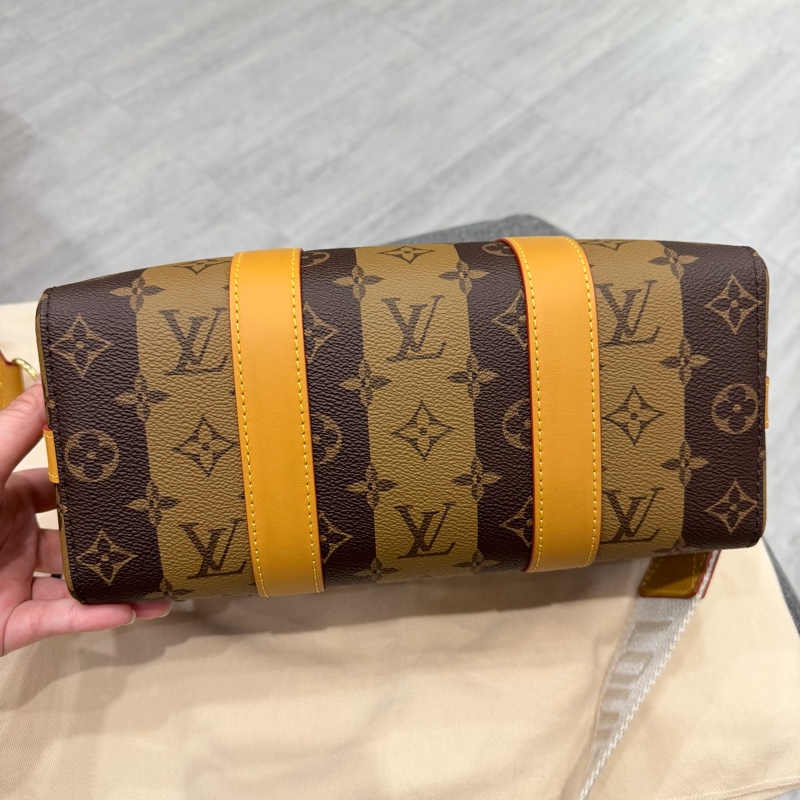 LV x Nigo 聯名 限量 City Keepall 斜背包-8