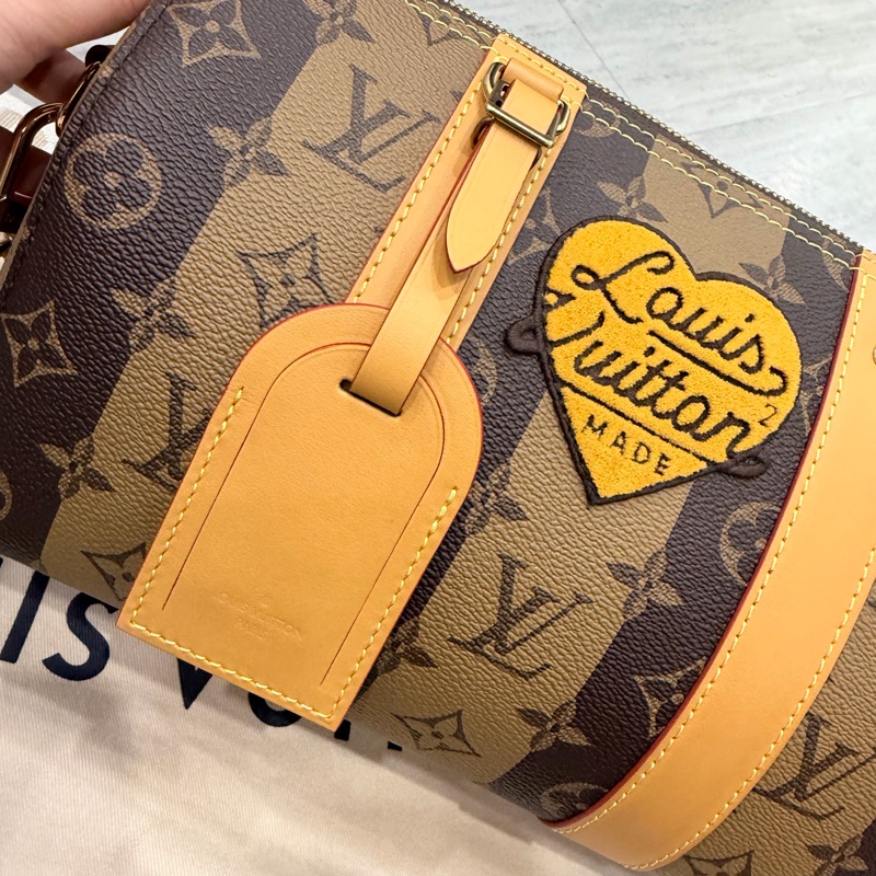 LV x Nigo 聯名 限量 City Keepall 斜背包-9