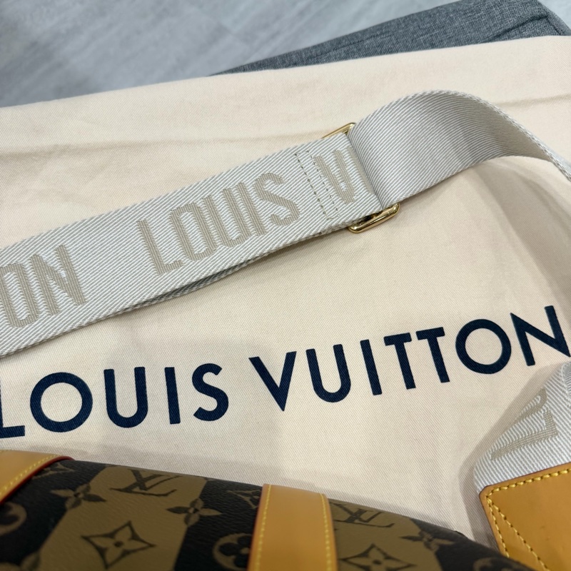 LV x Nigo 聯名 限量 City Keepall 斜背包-27
