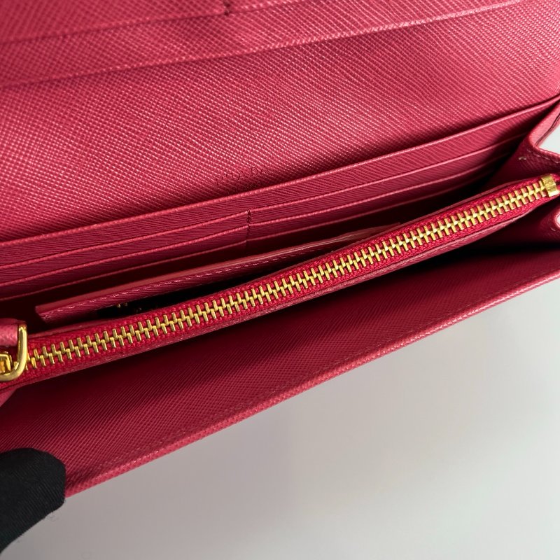 PRADA  粉色掀蓋釦式長夾-7