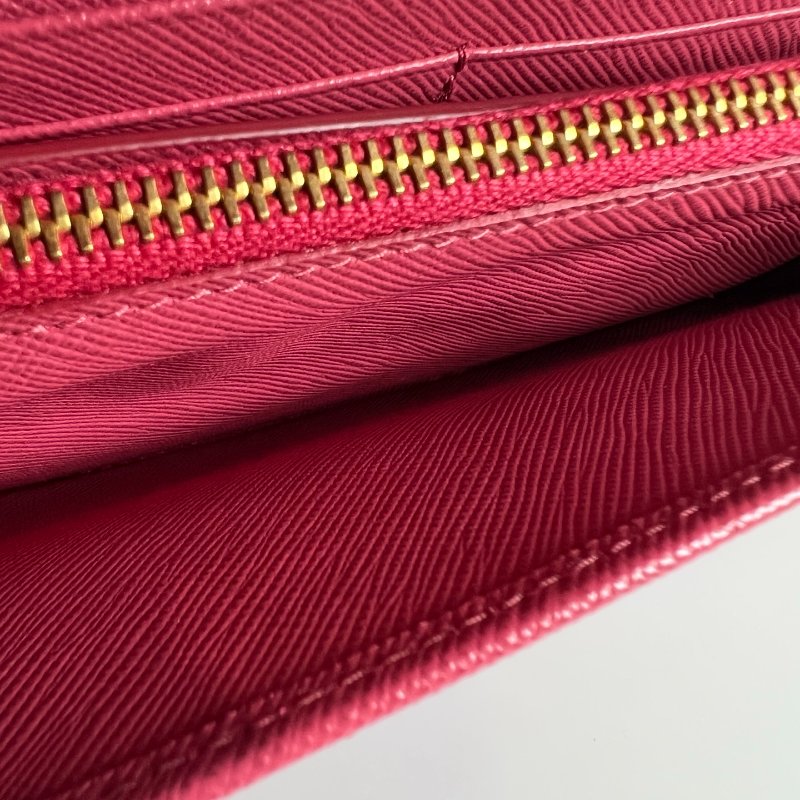 PRADA  粉色掀蓋釦式長夾-10
