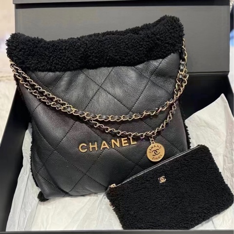 Chanel 皮毛一體22Bag