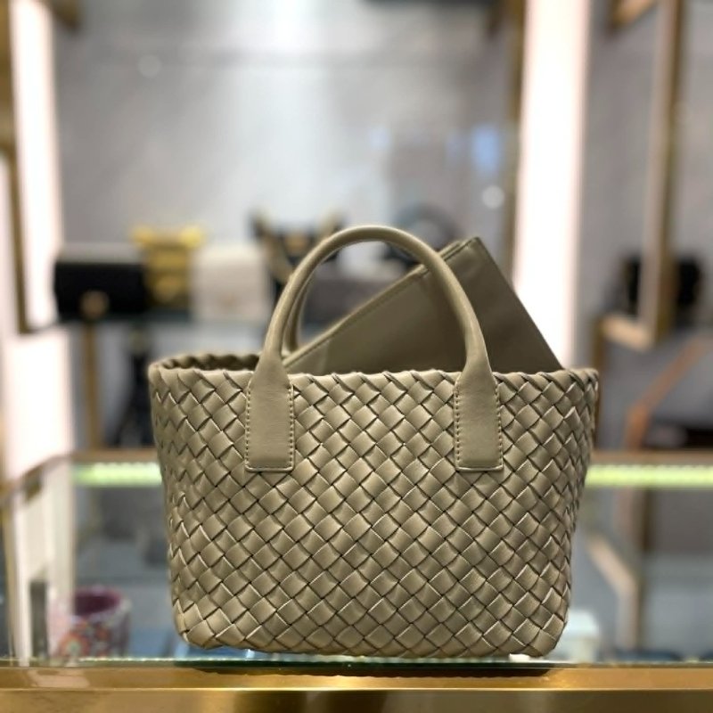 BOTTEGA VENETA 小羊皮編織手提兩用包 淺綠色-0