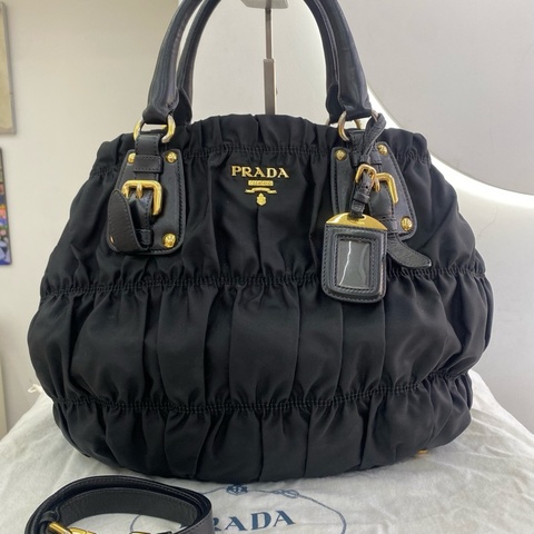 Prada普拉達 黑色金扣降落傘褶皺托特包34cm