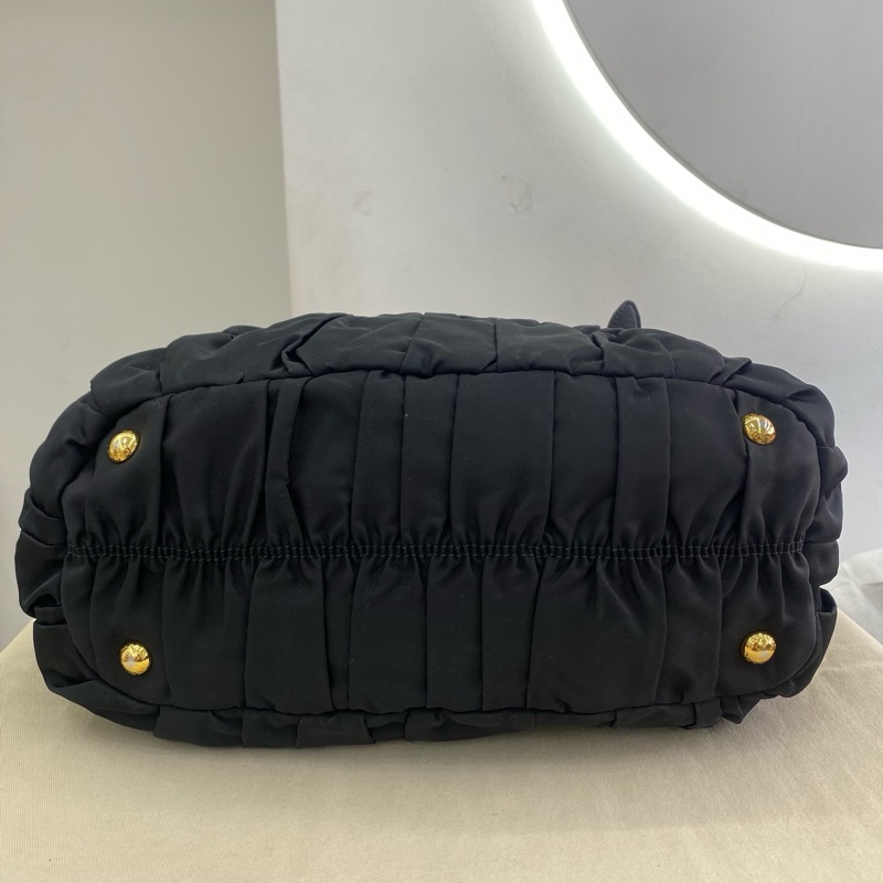 Prada普拉達 黑色金扣降落傘褶皺托特包34cm-2