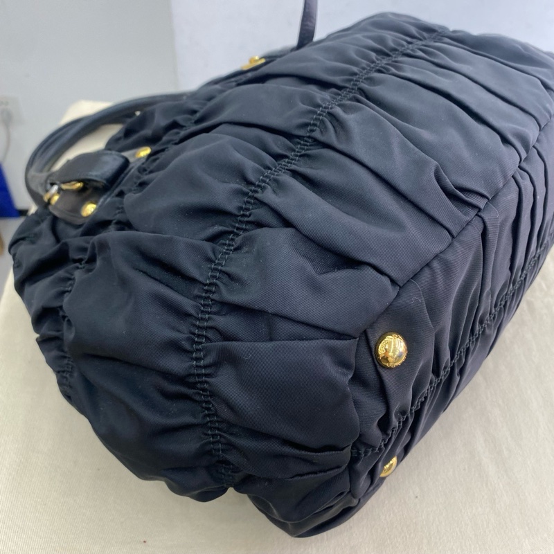 Prada普拉達 黑色金扣降落傘褶皺托特包34cm-3