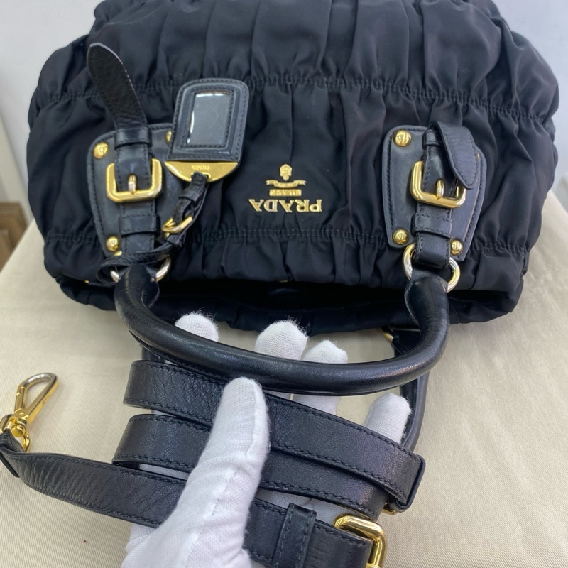 Prada普拉達 黑色金扣降落傘褶皺托特包34cm-4