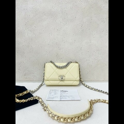 Chanel 19bag wallet on chain