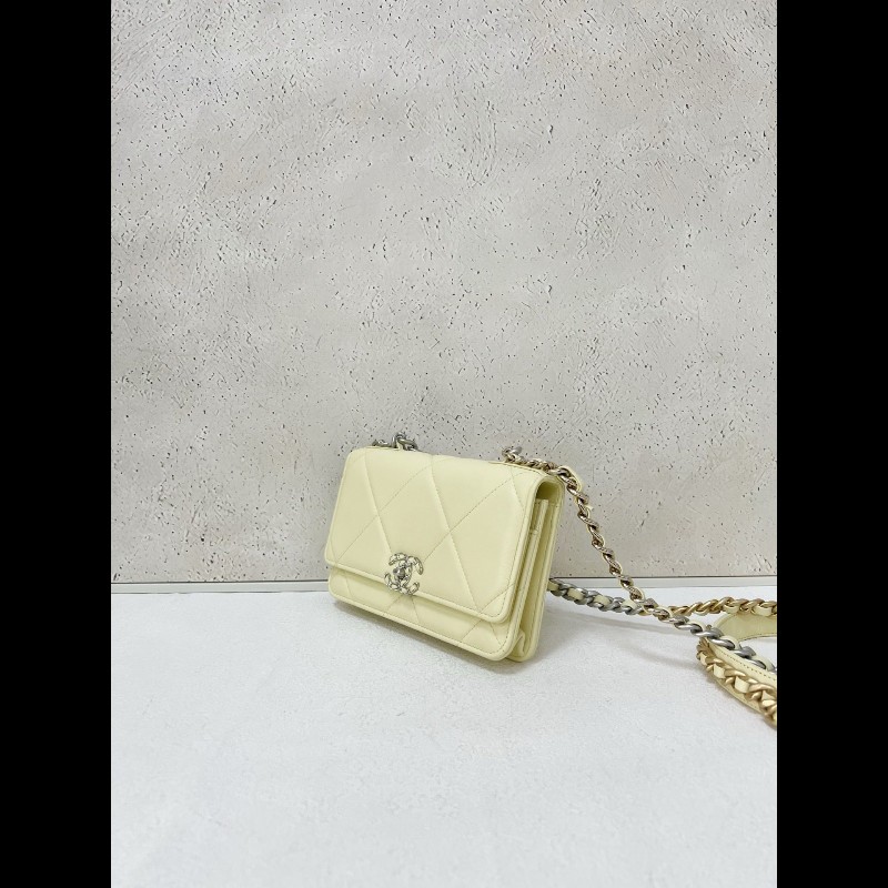 Chanel 19bag wallet on chain-3