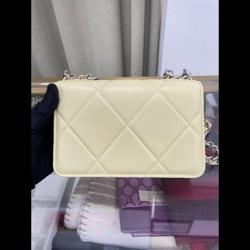 Chanel 19bag wallet on chain-6