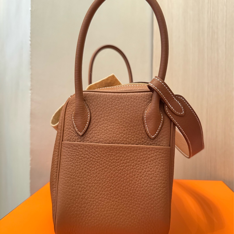 (Full set, like new) Hermès Lindy 26 Bag in taurillon Clemence leather in Gold colour  (Stamp K)-2