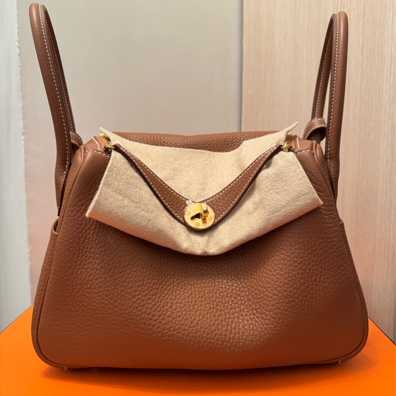 (Full set, like new) Hermès Lindy 26 Bag in taurillon Clemence leather in Gold colour  (Stamp K)-6