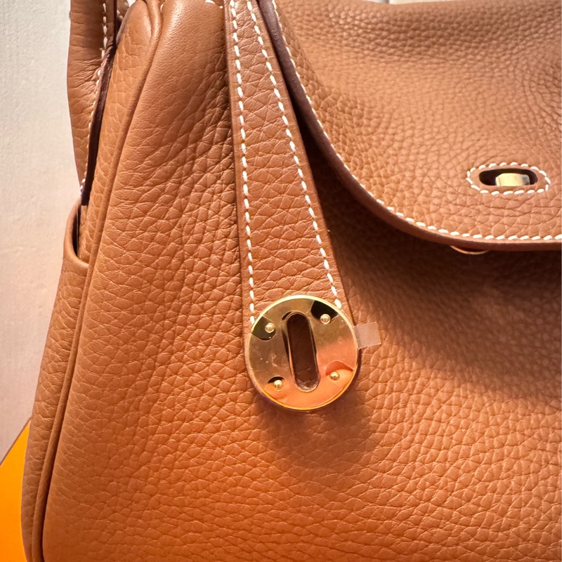(Full set, like new) Hermès Lindy 26 Bag in taurillon Clemence leather in Gold colour  (Stamp K)-12