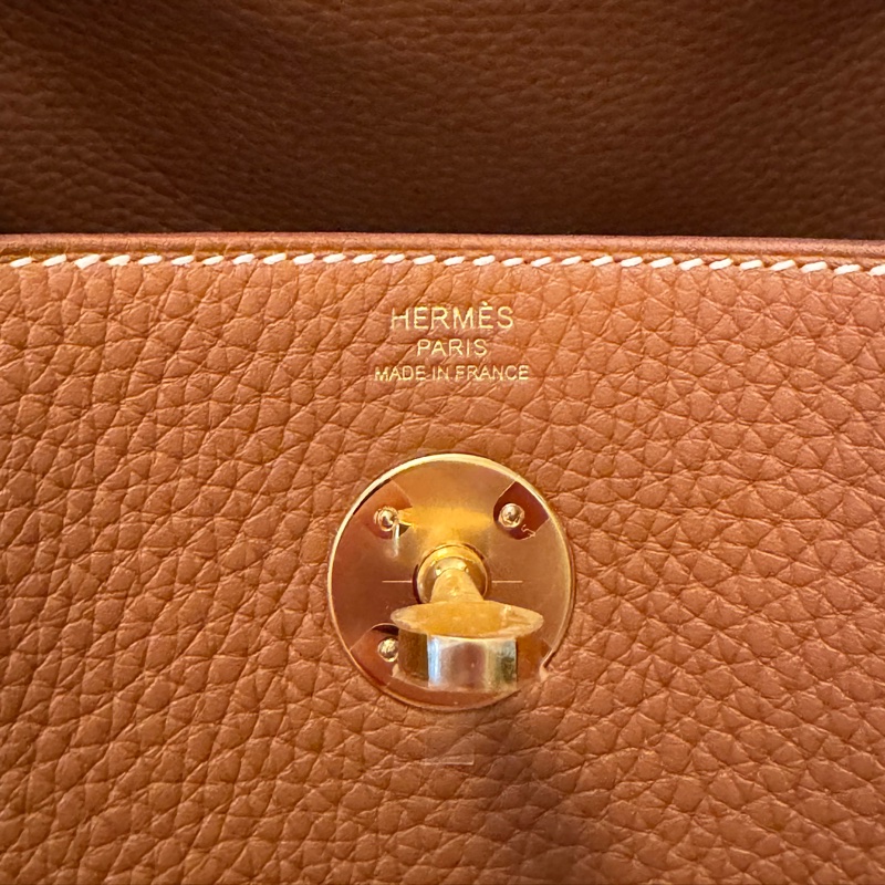 (Full set, like new) Hermès Lindy 26 Bag in taurillon Clemence leather in Gold colour  (Stamp K)-13