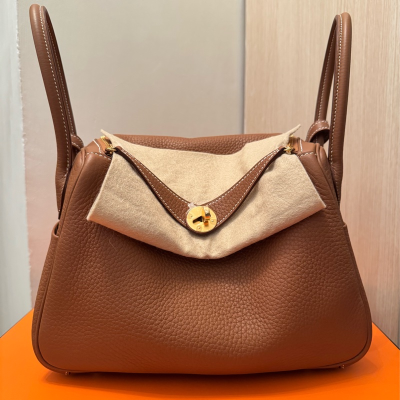 (Full set, like new) Hermès Lindy 26 Bag in taurillon Clemence leather in Gold colour  (Stamp K)-15