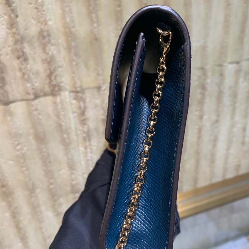 ferragamo女土鏈條包，可以當錢包。 尺寸，19cm×10cm-4
