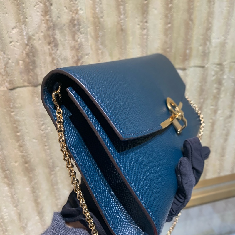 ferragamo女土鏈條包，可以當錢包。 尺寸，19cm×10cm-5