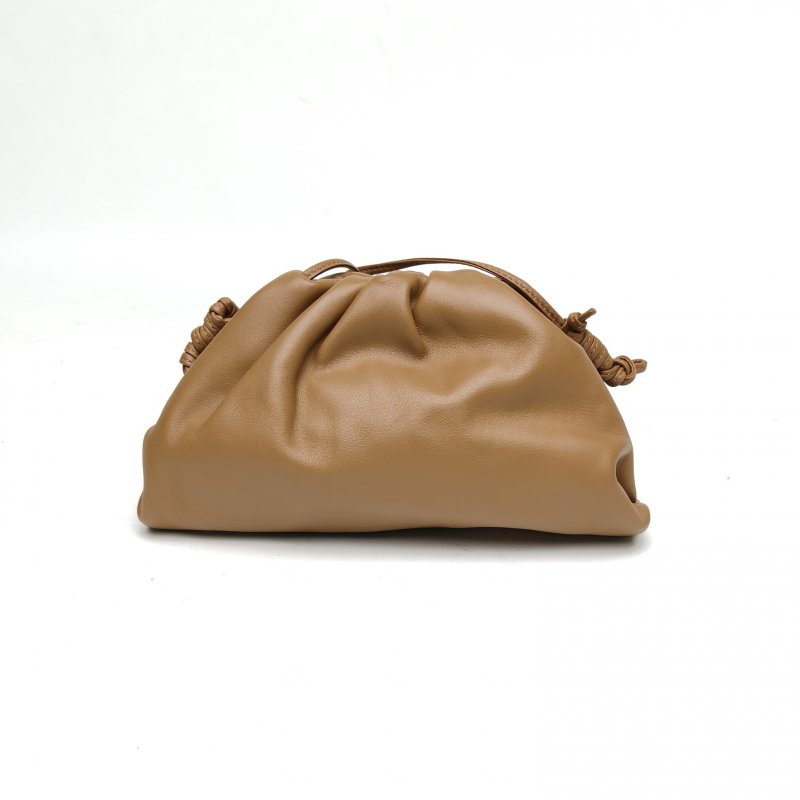 BOTTEGA VENETA Pouch雲朵包Mini22焦糖色牛皮肩背包-2