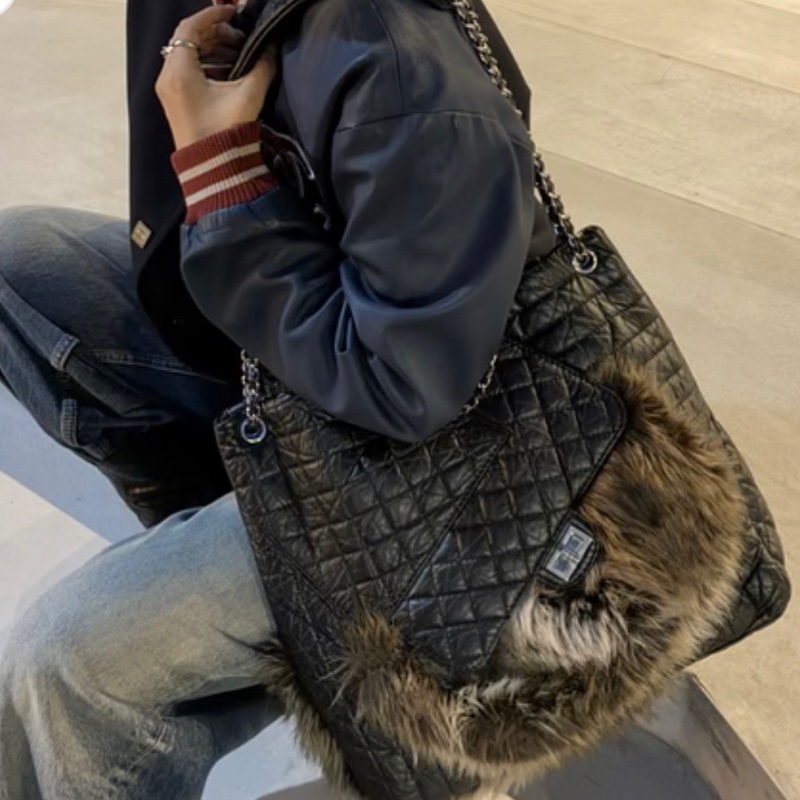 Chanel 09–10 黑色小牛皮拼仿毛 春季 復古y2k 肩背托特包 鎖肩背包-8