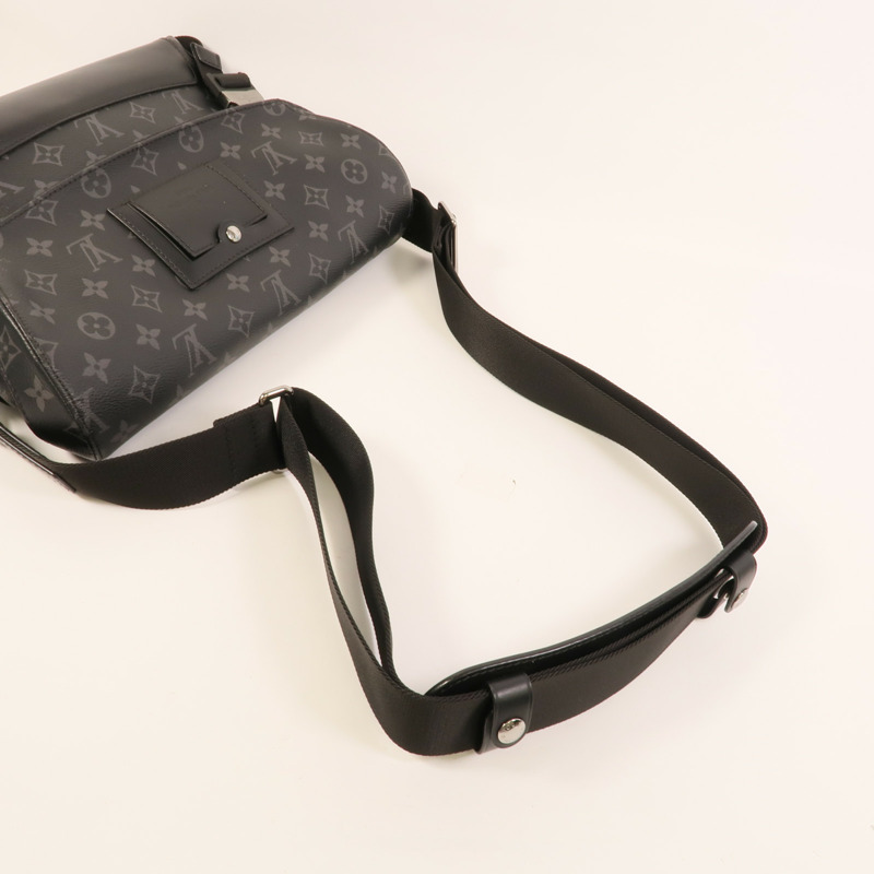LOUIS VUITTON Monogram Eclipse Messenger PM Voyager銀扣肩背袋-5