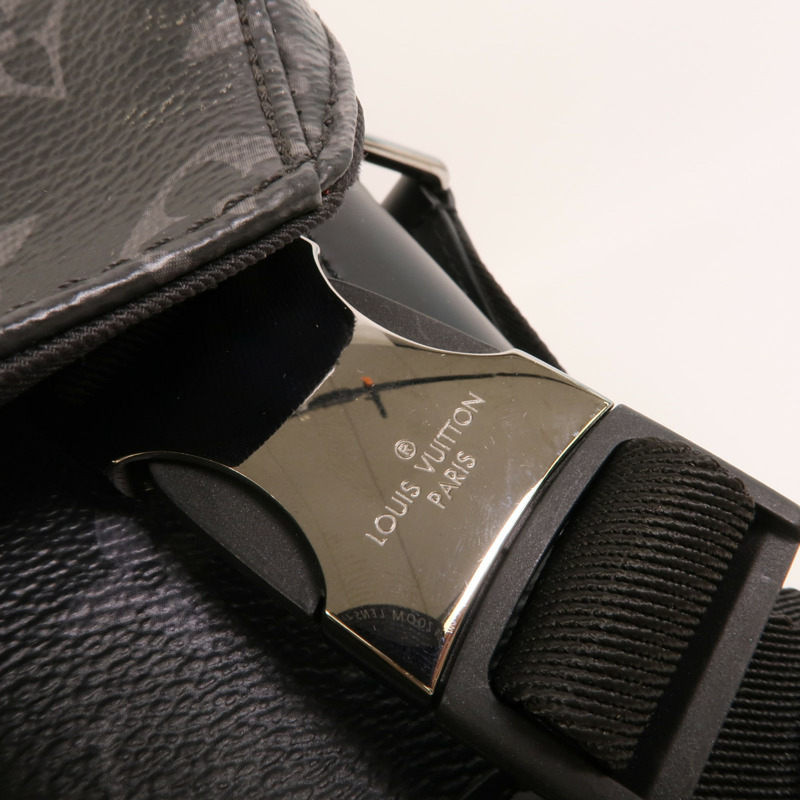 LOUIS VUITTON Monogram Eclipse Messenger PM Voyager銀扣肩背袋-7
