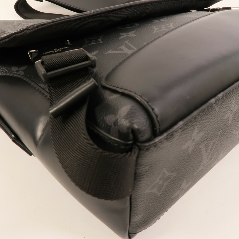 LOUIS VUITTON Monogram Eclipse Messenger PM Voyager銀扣肩背袋-10