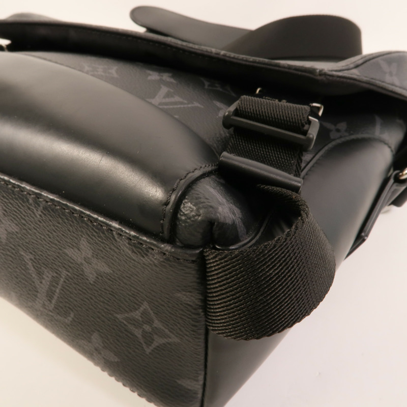LOUIS VUITTON Monogram Eclipse Messenger PM Voyager銀扣肩背袋-13