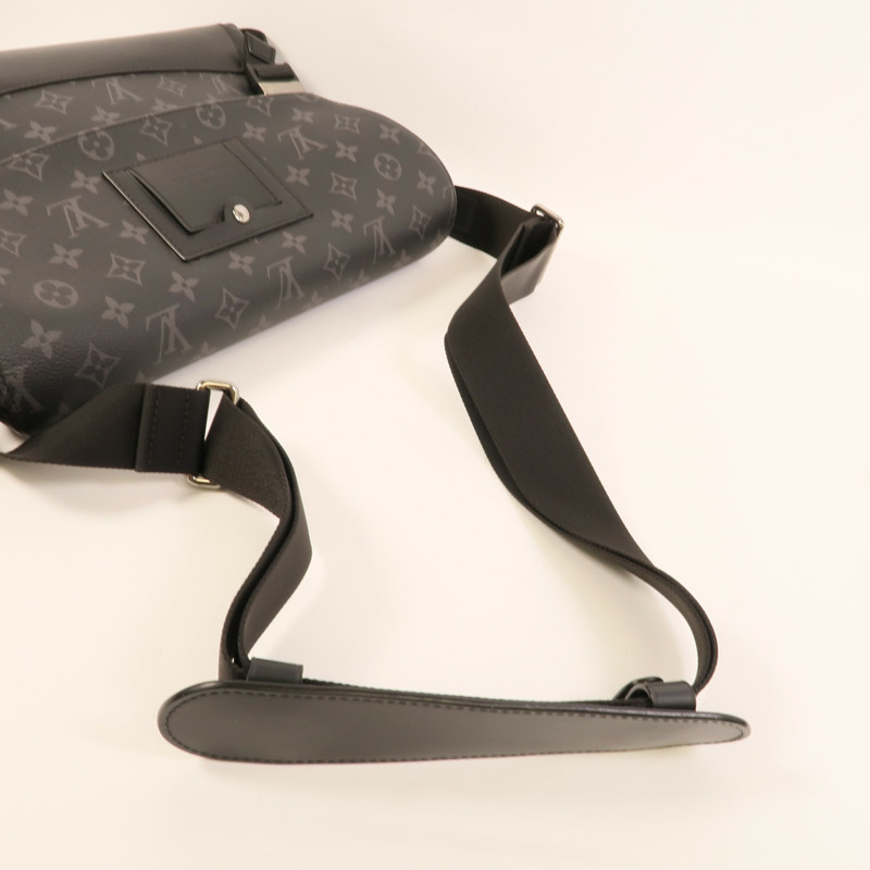 LOUIS VUITTON Monogram Eclipse Messenger PM Voyager銀扣肩背袋-5