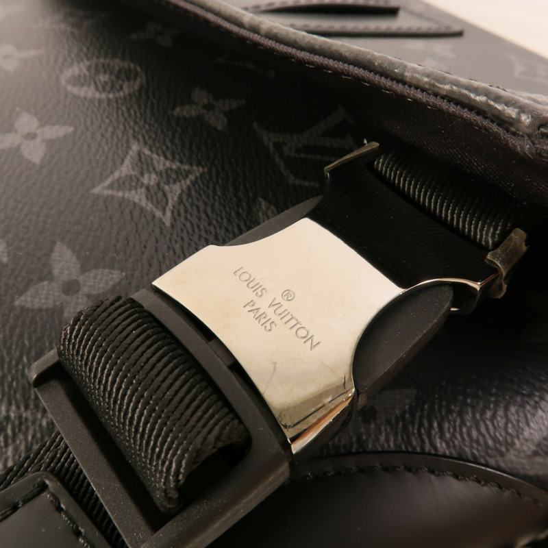 LOUIS VUITTON Monogram Eclipse Messenger PM Voyager銀扣肩背袋-8