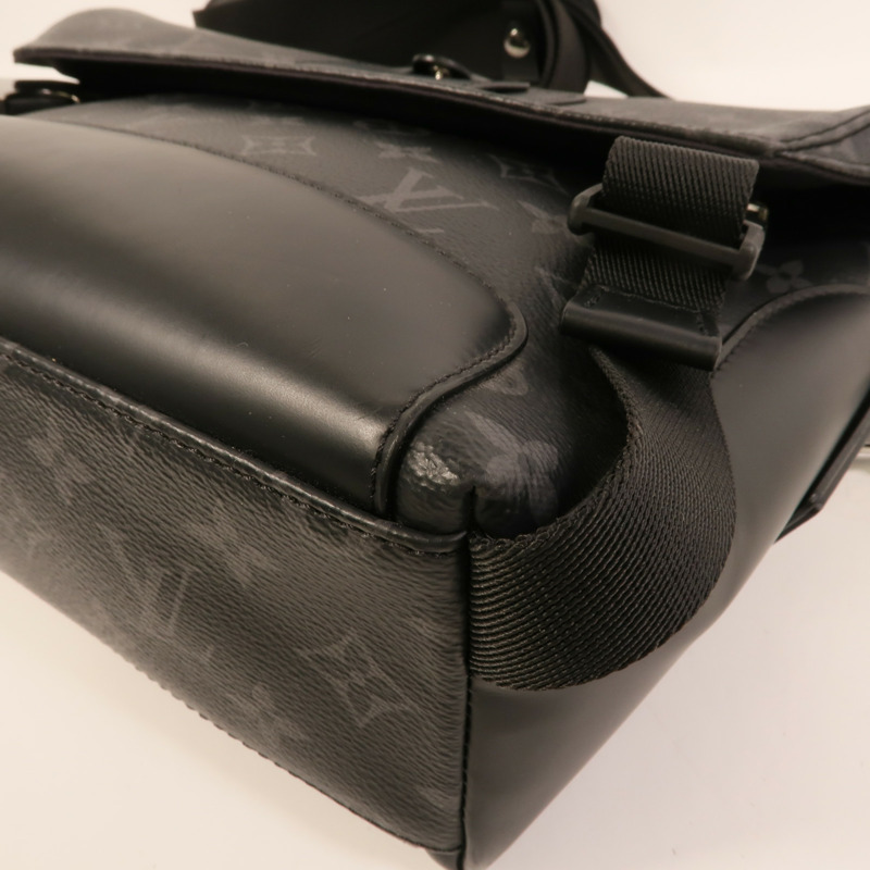 LOUIS VUITTON Monogram Eclipse Messenger PM Voyager銀扣肩背袋-11