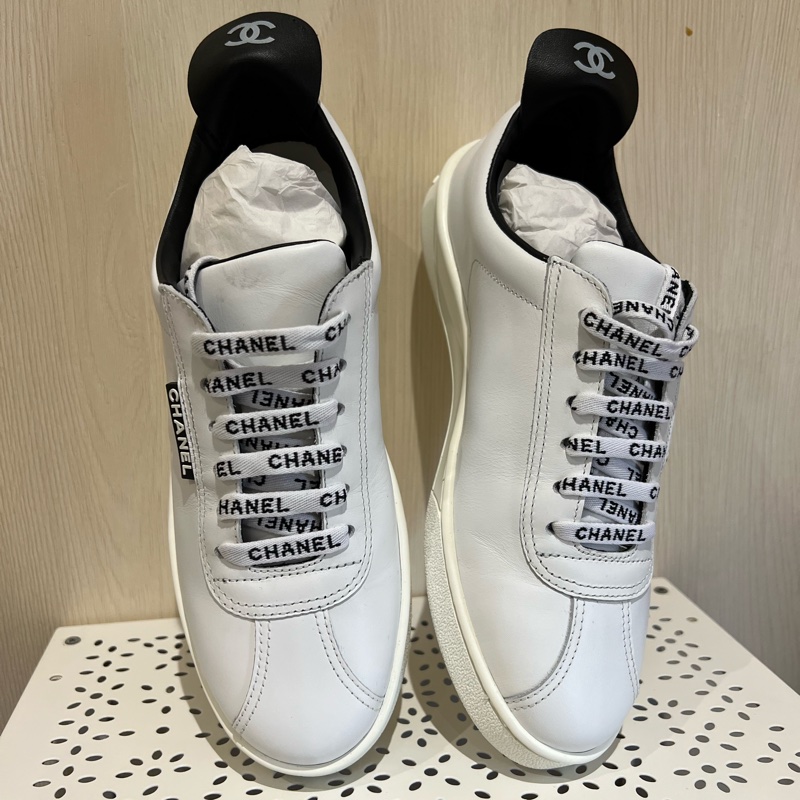 Chanel 滿版Chanel 鞋帶休閒鞋（全新）-1