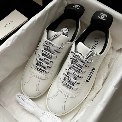 Chanel 滿版Chanel 鞋帶休閒鞋（全新）