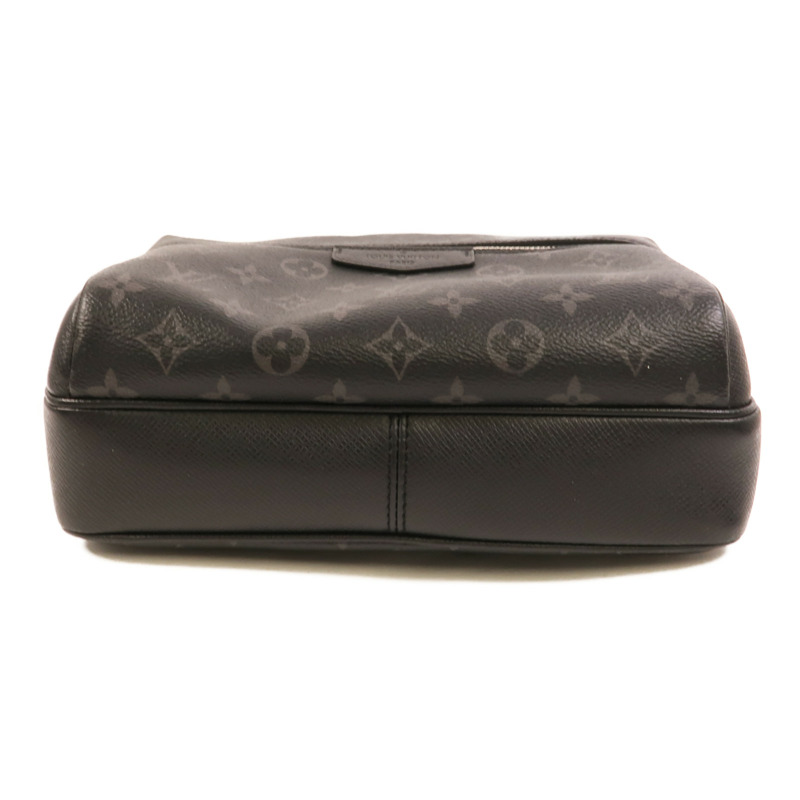 LOUIS VUITTON Monogram Eclipse/Taiga Outdoor Messenger銀扣肩背袋-3