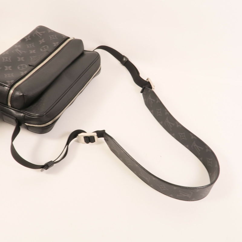 LOUIS VUITTON Monogram Eclipse/Taiga Outdoor Messenger銀扣肩背袋-5