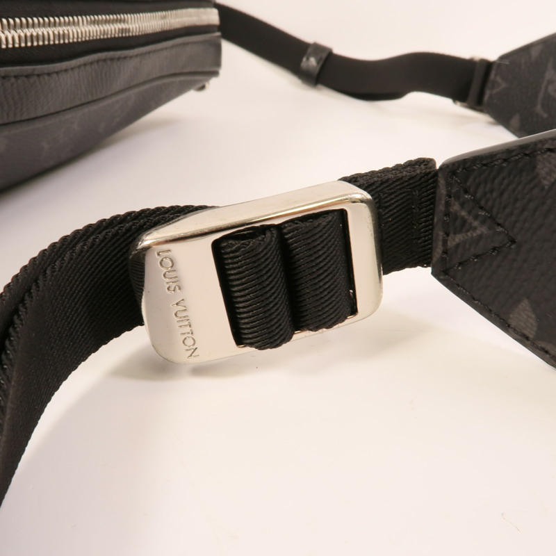 LOUIS VUITTON Monogram Eclipse/Taiga Outdoor Messenger銀扣肩背袋-6