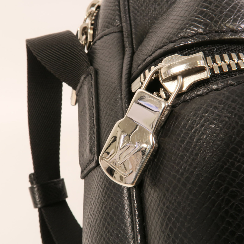 LOUIS VUITTON Monogram Eclipse/Taiga Outdoor Messenger銀扣肩背袋-8