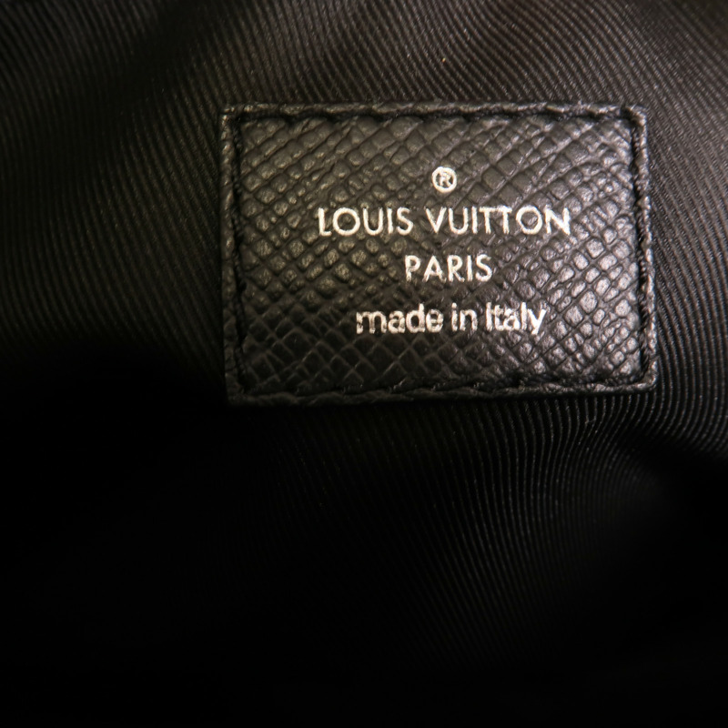 LOUIS VUITTON Monogram Eclipse/Taiga Outdoor Messenger銀扣肩背袋-9