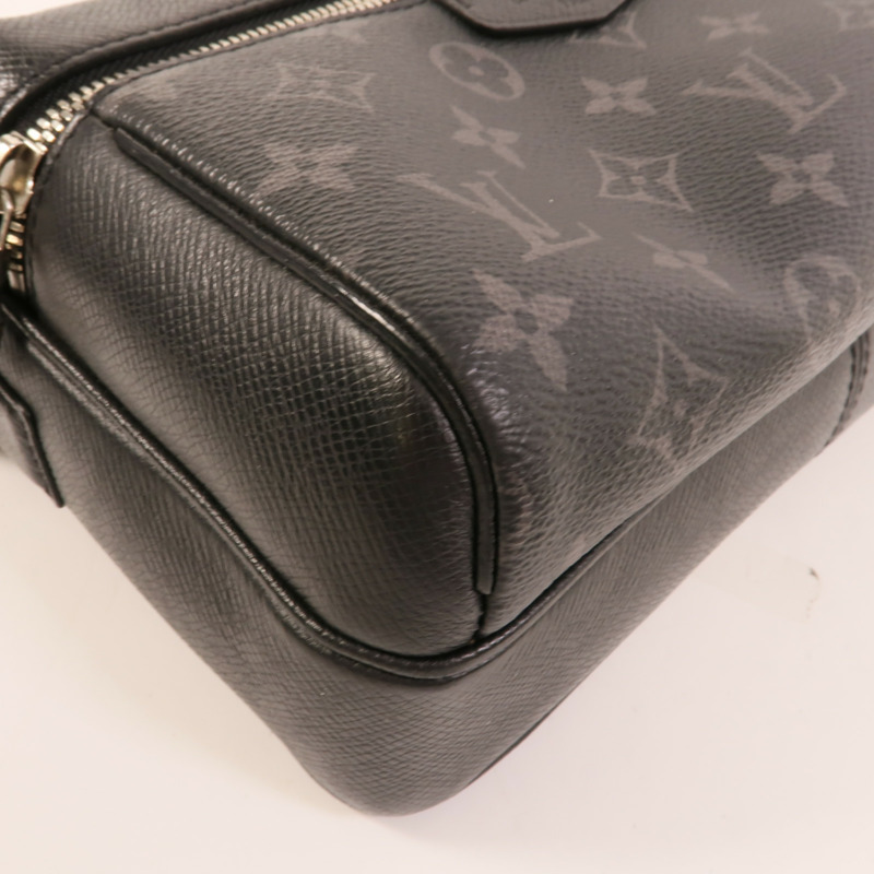 LOUIS VUITTON Monogram Eclipse/Taiga Outdoor Messenger銀扣肩背袋-11