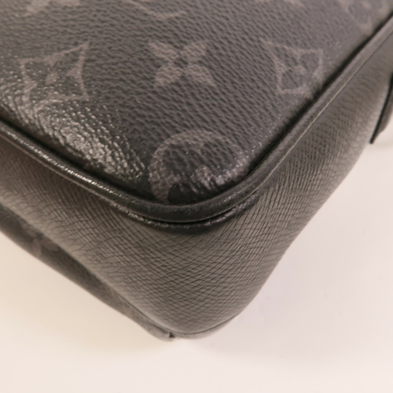 LOUIS VUITTON Monogram Eclipse/Taiga Outdoor Messenger銀扣肩背袋-13