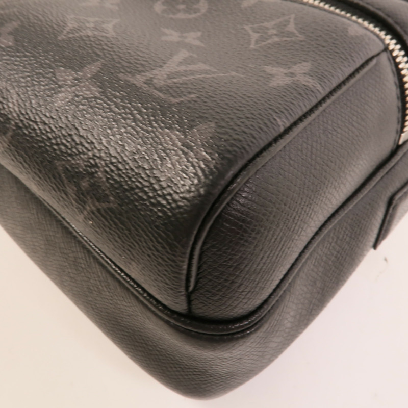 LOUIS VUITTON Monogram Eclipse/Taiga Outdoor Messenger銀扣肩背袋-14